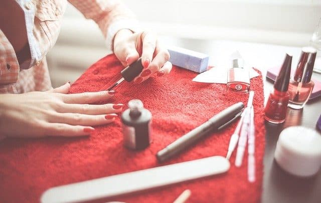 Doe een ontspannen bezoek aan een zonnebank of nagelstudio in hasselt cadeau!