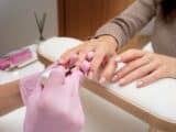 De kunst van het wachten: Hoe je nagelafspraken verandert in momenten van rust en vreugde