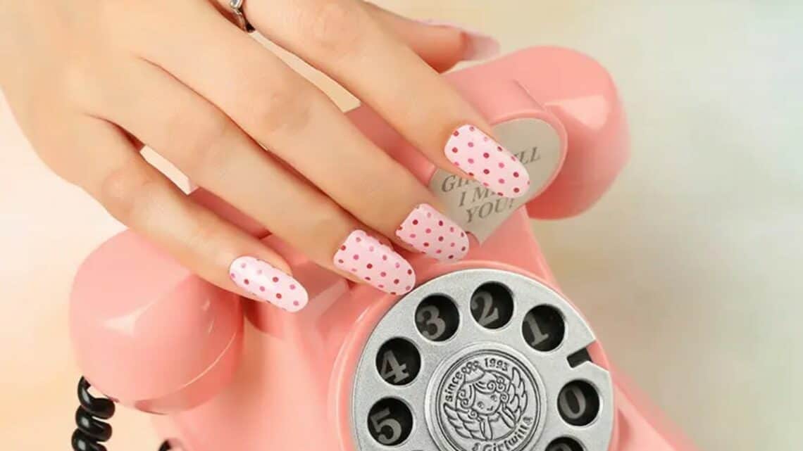 Nagelstickers met bloemen, kerst en babyboomer stijl Nagelstickers met bloemen, kerst en babyboomer stijl