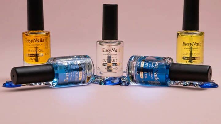 Press On Nails en Nagelriemolie Verzorging voor een Perfecte Look