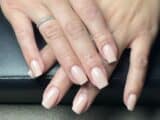 BIAB nagels met French manicure en de babyboom look uitgelegd voor een stijlvol resultaat