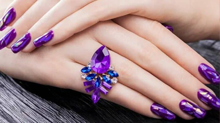 Trendy nagels 2025: glitter, acryl en nail art ideeën