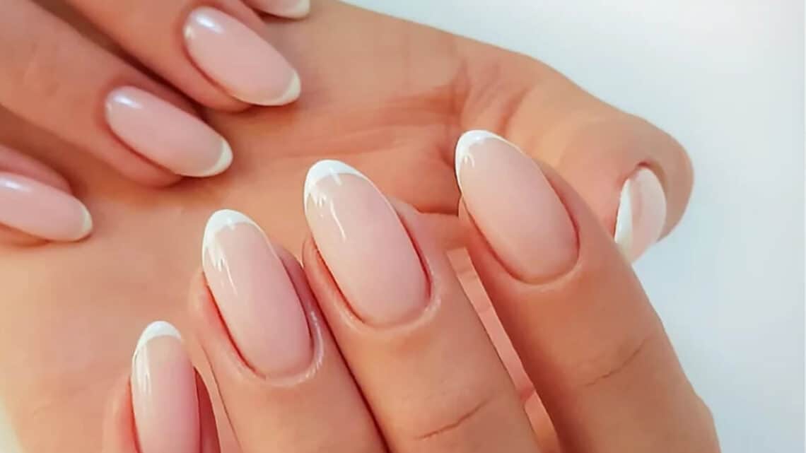 Nepnagels: soorten, aanbrengen, verzorging en veilig verwijderen