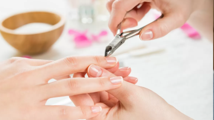 Nagelriemen verzorgen en sterke gezonde nagels krijgen