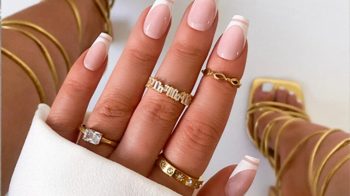 Acryl French Nails: Prijs, Kosten en Mooie Stijlen