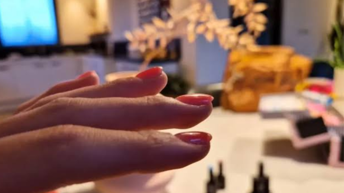 Nagels Zelf Doen: Complete Gids voor Nail Art, Manicure en Nagels Leren Zetten